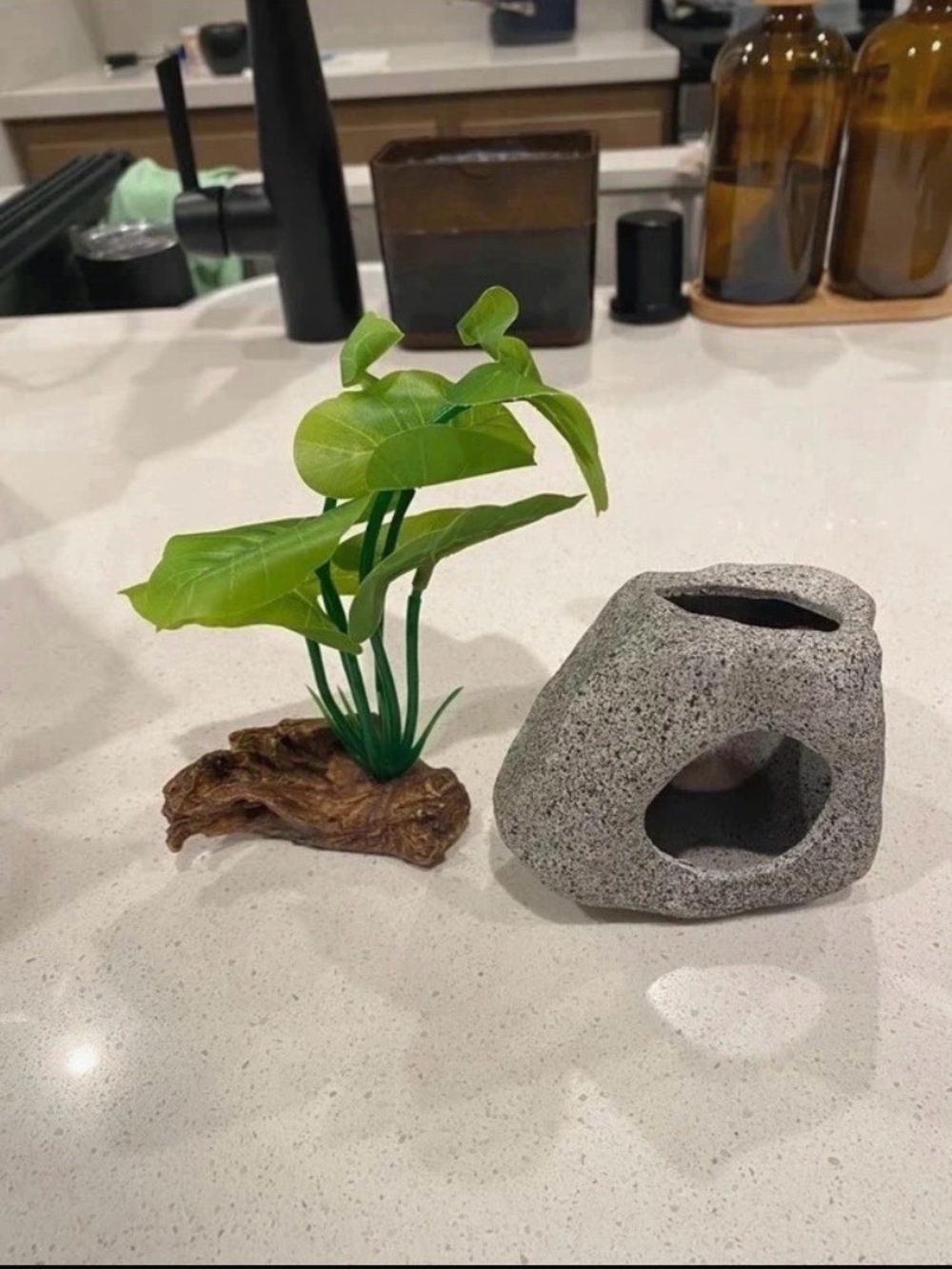 Artificial Green Plant and Gray Stone Aquarium Ornament Set - Unbranded